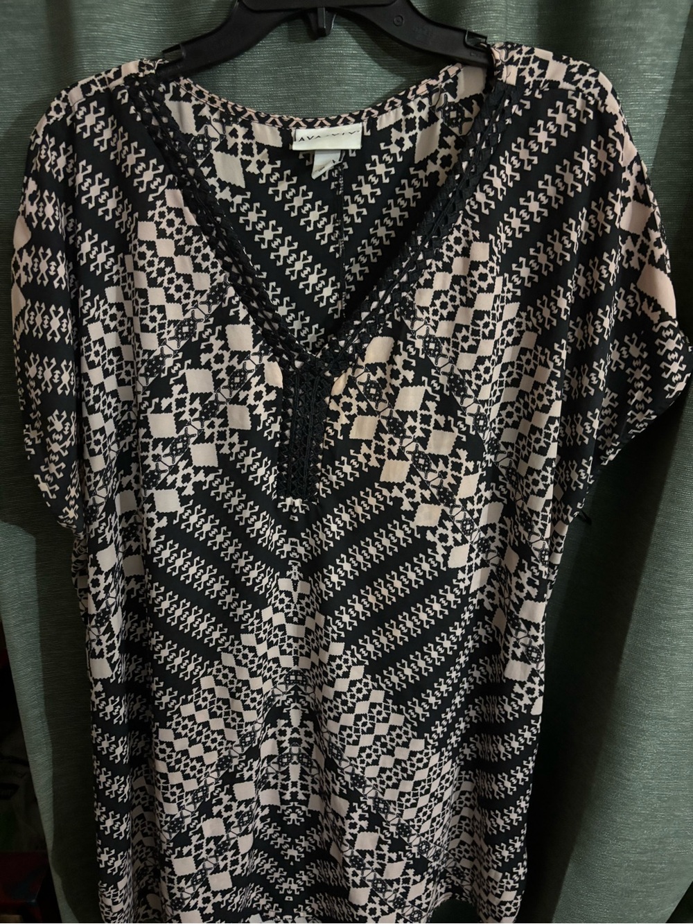 Ava & Viv Black and Pink Geometric V-Neck Tunic with Crochet Trim